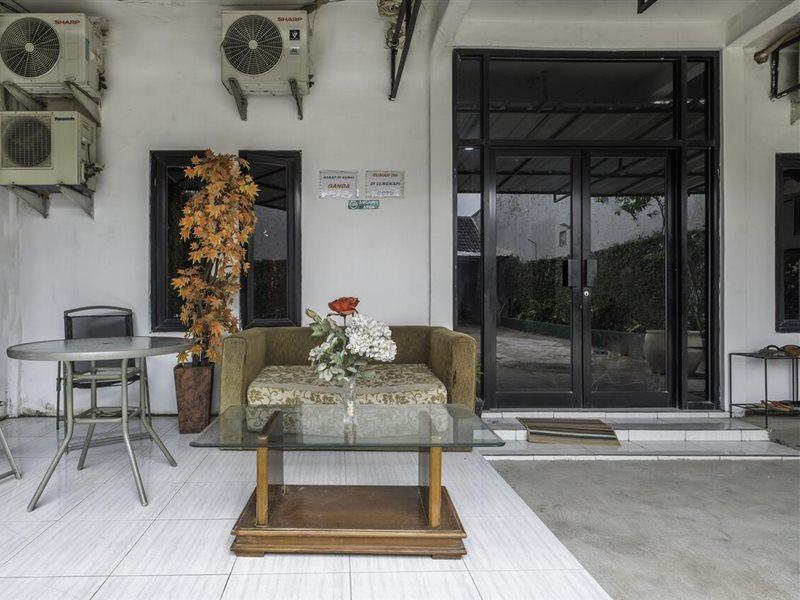 Oyo Life 2391 Baladewa Residence Syariah Караванг Экстерьер фото