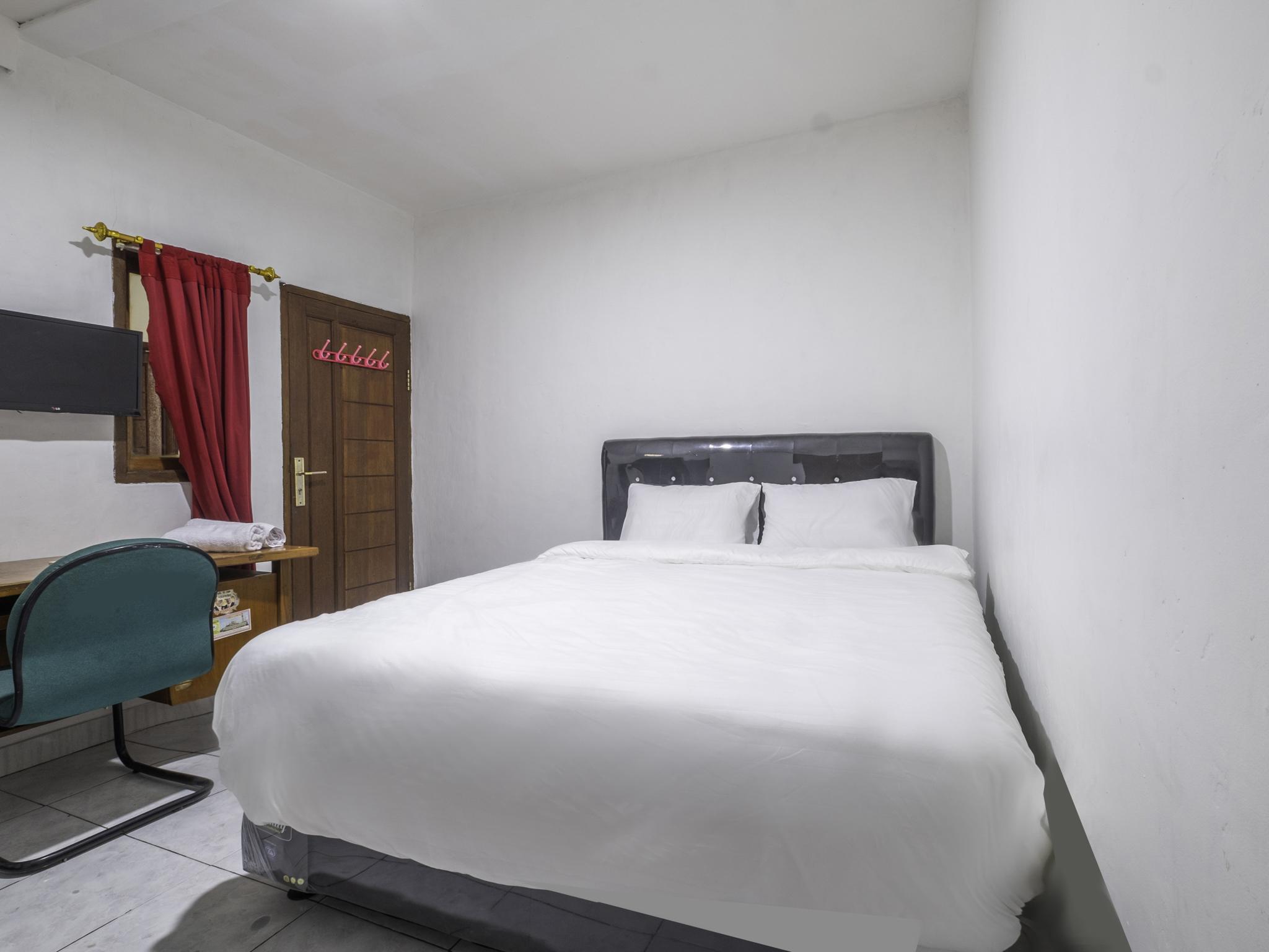 Oyo Life 2391 Baladewa Residence Syariah Караванг Экстерьер фото