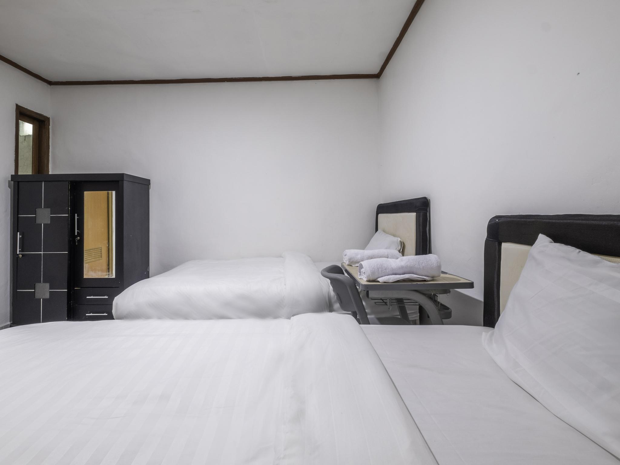 Oyo Life 2391 Baladewa Residence Syariah Караванг Экстерьер фото