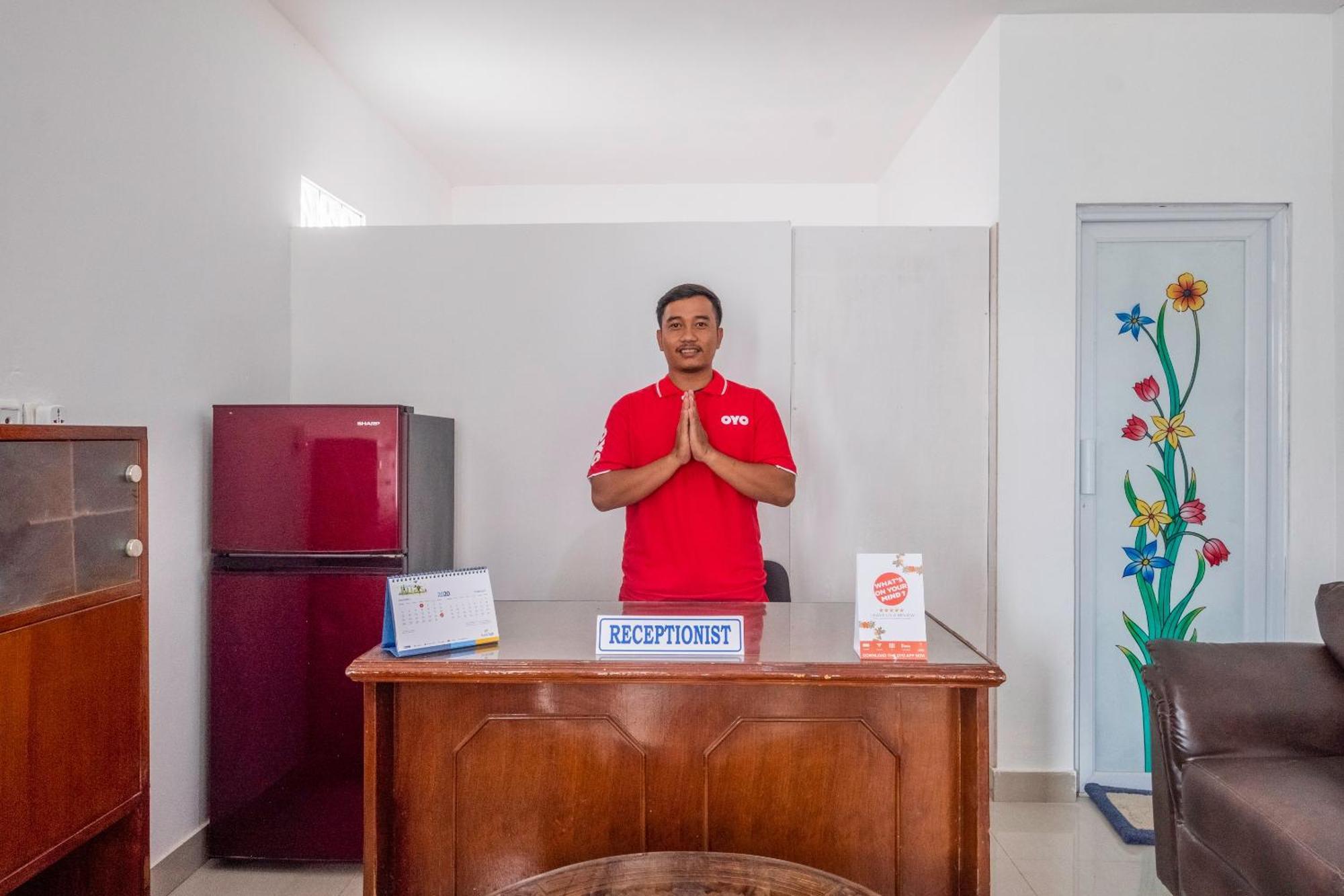 Oyo Life 2391 Baladewa Residence Syariah Караванг Экстерьер фото