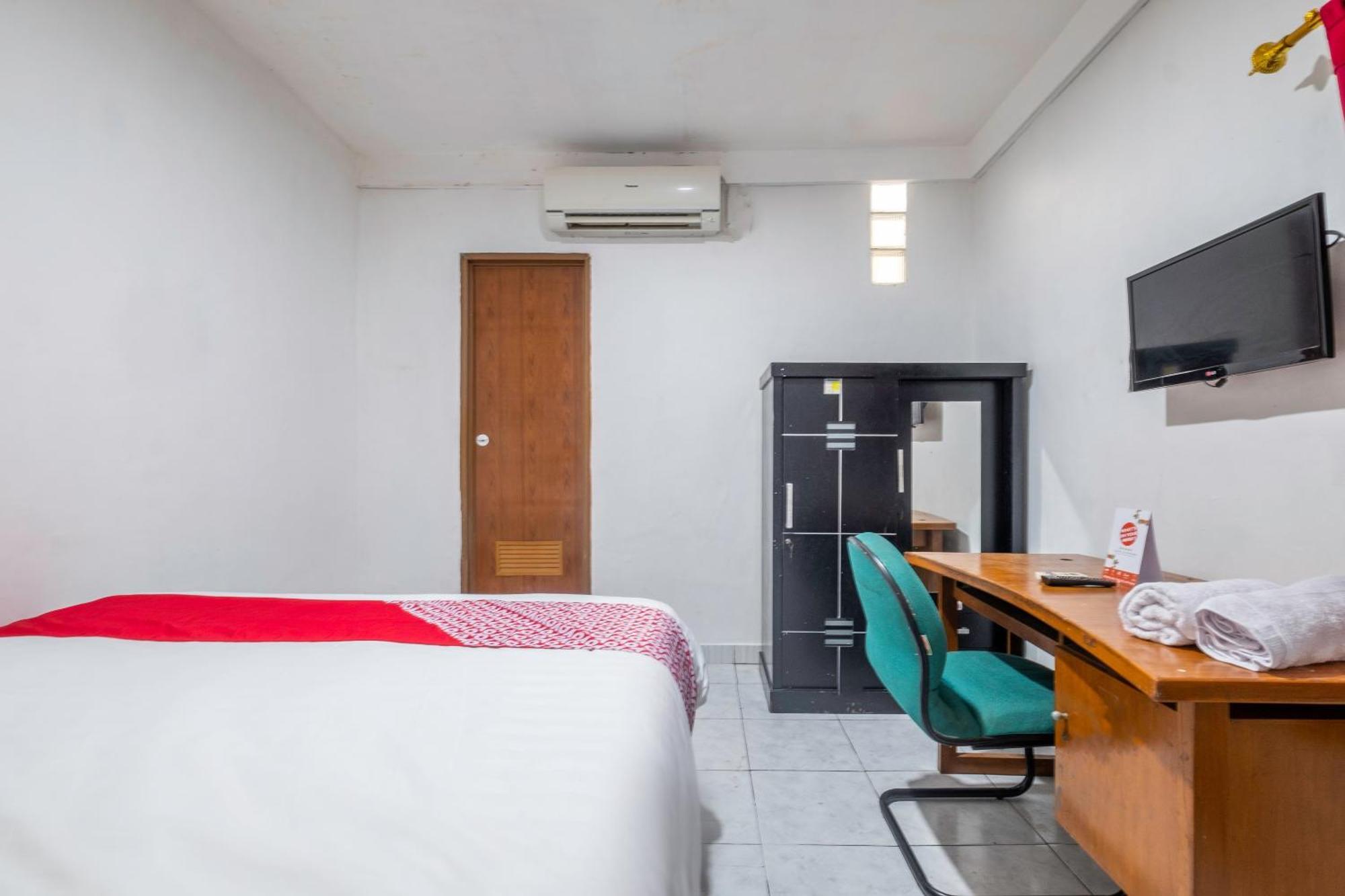 Oyo Life 2391 Baladewa Residence Syariah Караванг Экстерьер фото