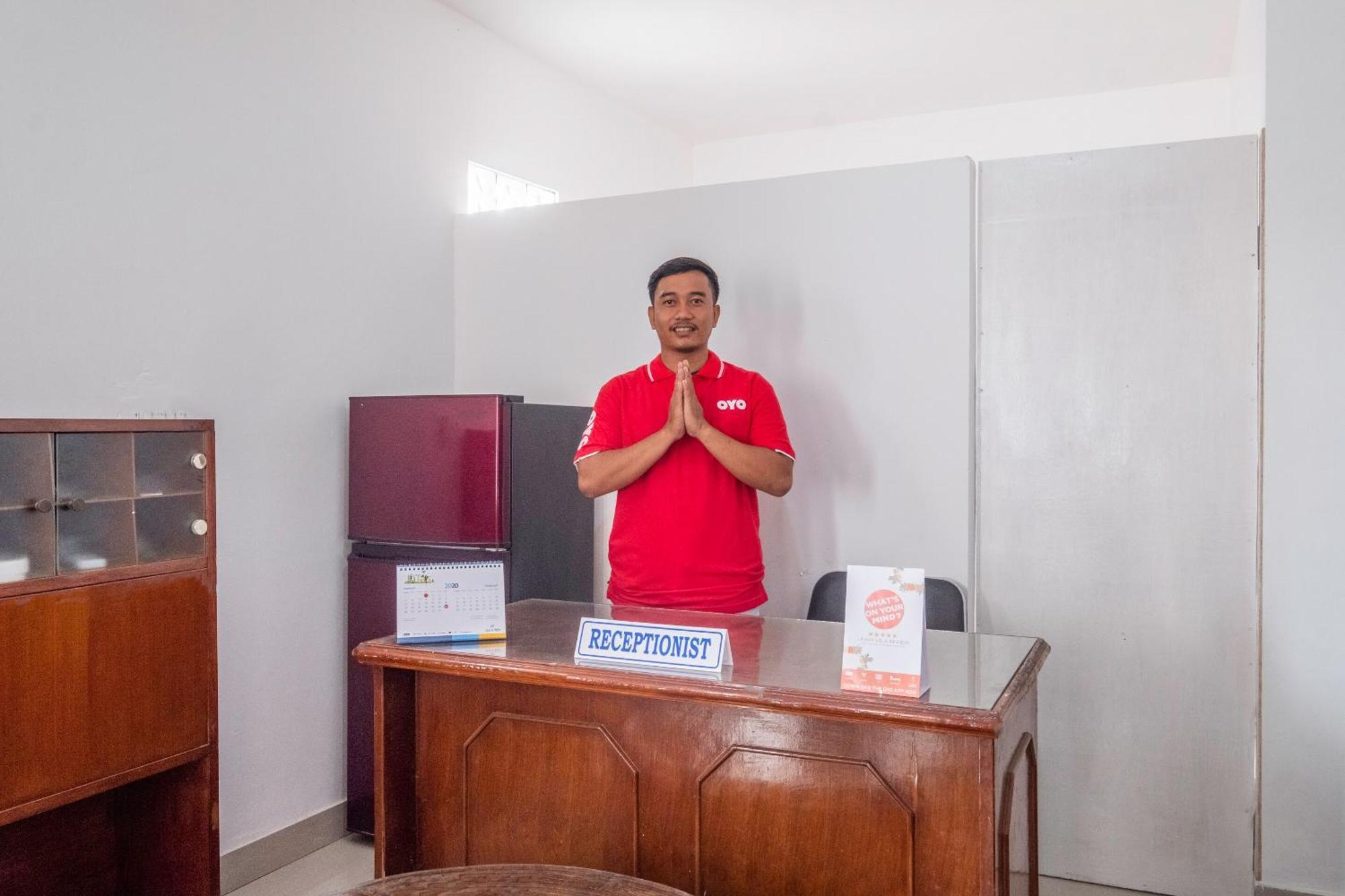 Oyo Life 2391 Baladewa Residence Syariah Караванг Экстерьер фото