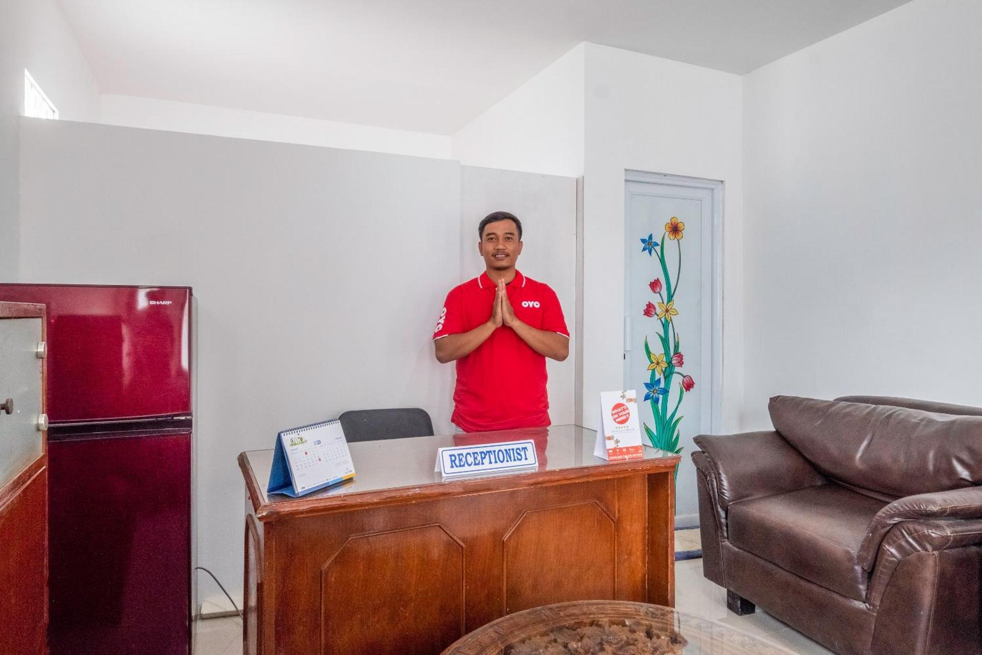Oyo Life 2391 Baladewa Residence Syariah Караванг Экстерьер фото