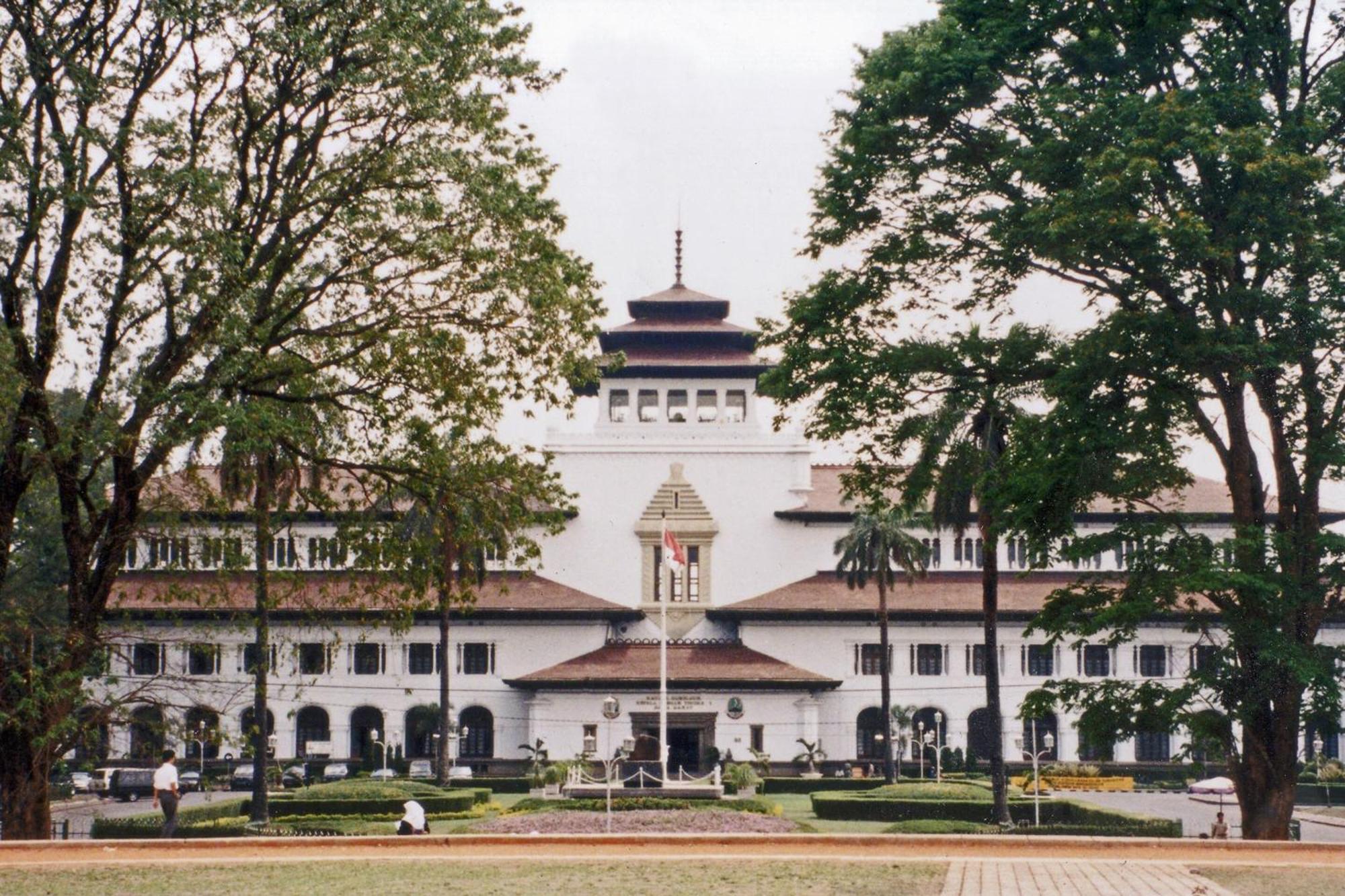 Oyo Life 2391 Baladewa Residence Syariah Караванг Экстерьер фото